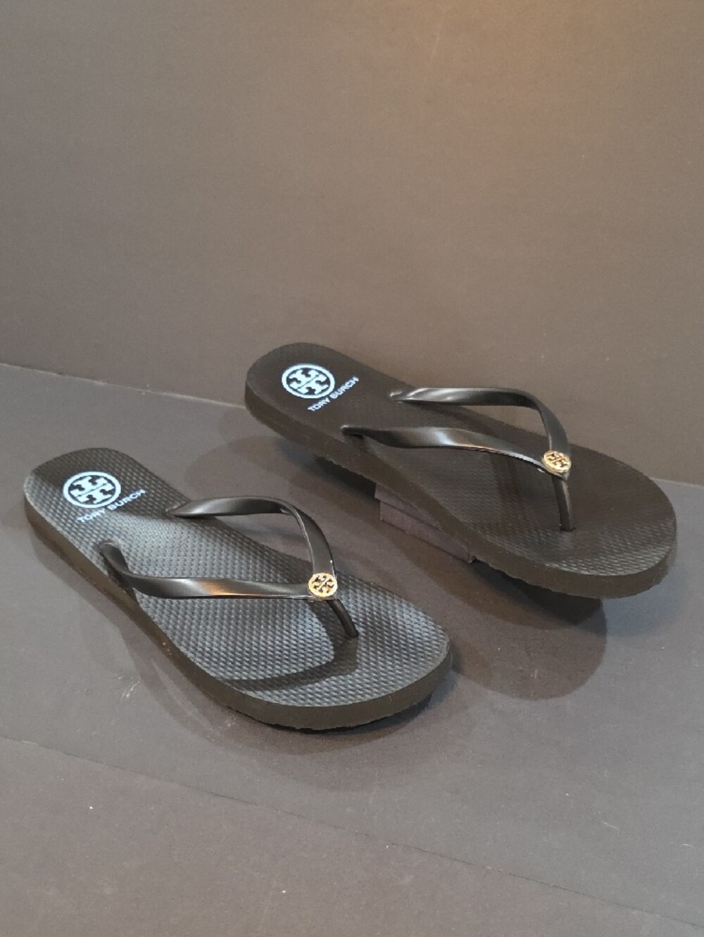 Tory Burch Black Flip Flop Sandals with Gold Logo Accent Womens Size 11 - Picture 2 of 11